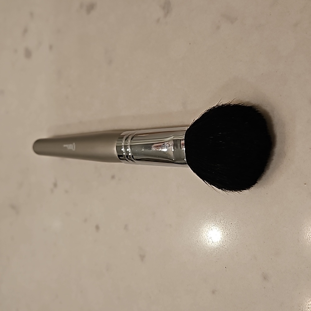 QUO Blush Brush